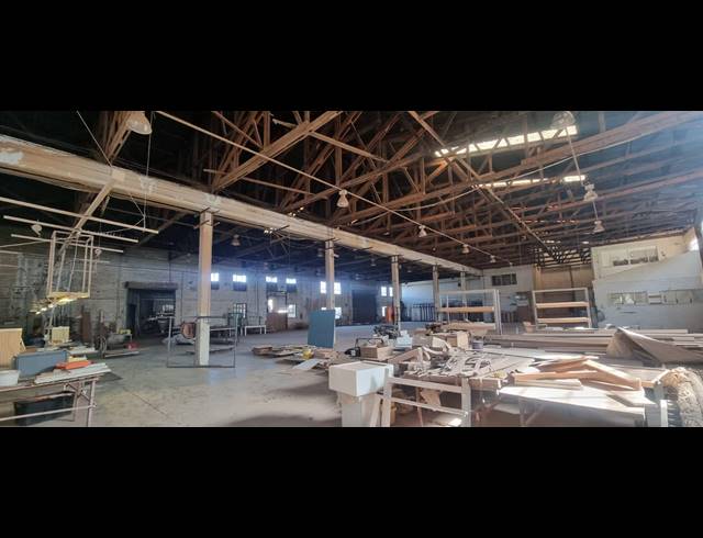 2,800M² WAREHOUSE FOR SALE IN VILLAGE DEEP